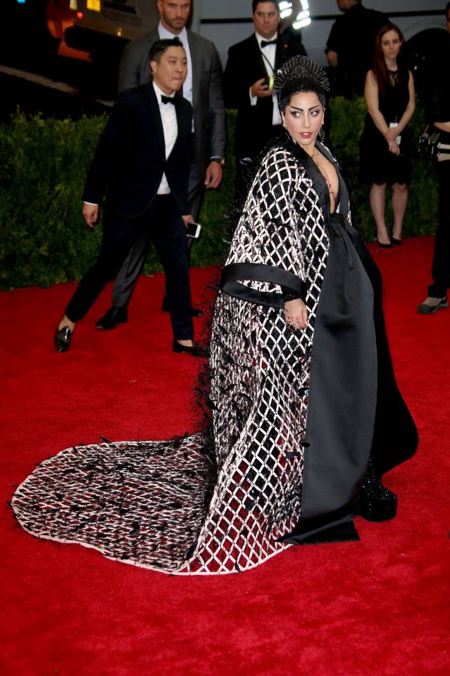 Беременна или нет: внешний вид Леди Гаги вызвал бурю обсуждений в СМИ